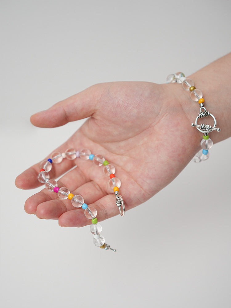 【ワークアウト後のハッピー気分を呼び覚ます】白水晶×マルチカラービーズ・エナジーブレスレット / 心を洗うクォーツとときめき色彩（ワンタッチ開閉）